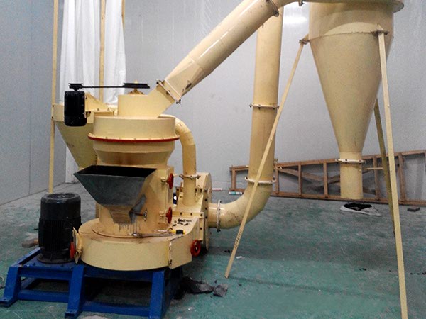 磨粉機(jī)生產(chǎn)現(xiàn)場(chǎng)