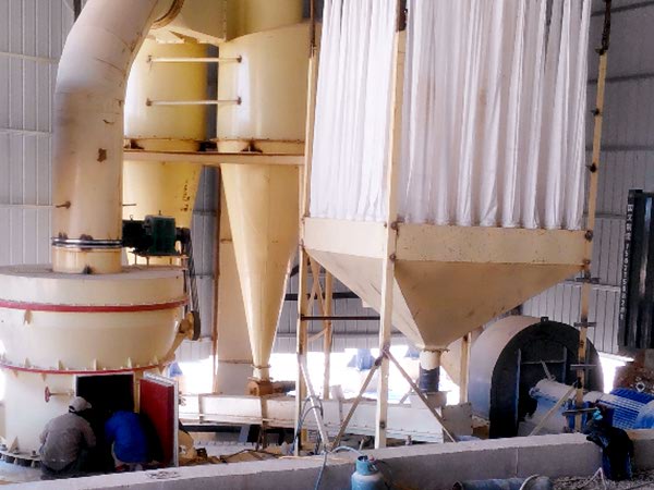 雷蒙磨粉機(jī)生產(chǎn)現(xiàn)場