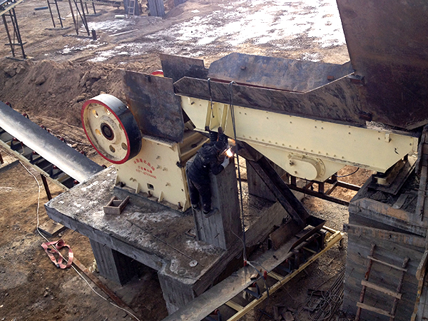 顎式破碎機(jī)現(xiàn)場(chǎng)圖