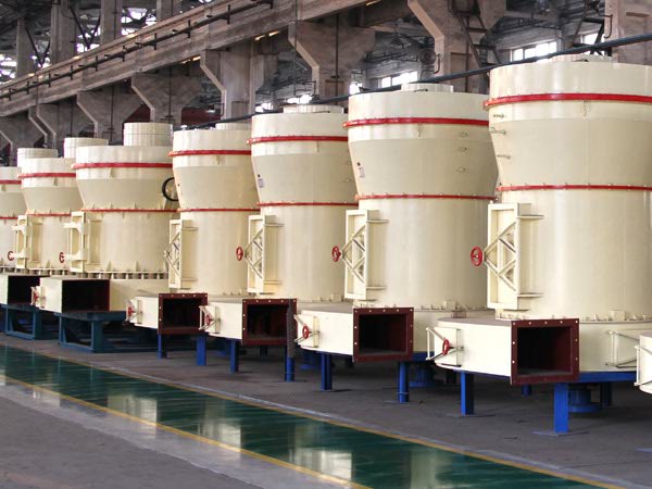 雷蒙磨粉機(jī)生產(chǎn)車(chē)間