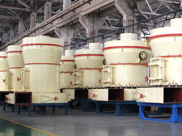 高強磨粉機生產(chǎn)車間 高強磨粉機生產(chǎn)車間