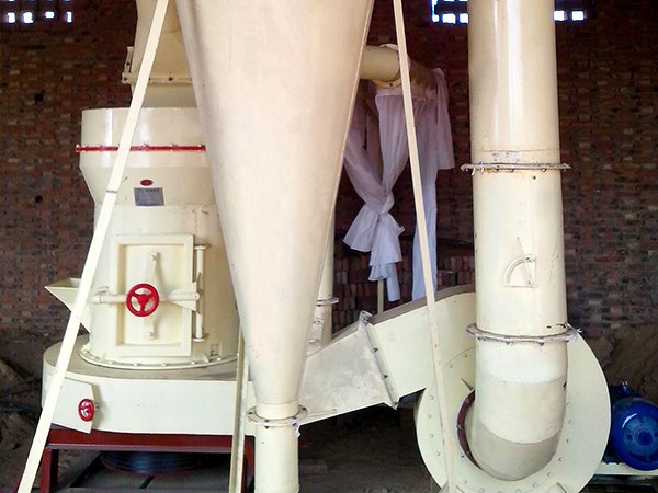 方解石磨粉機(jī)現(xiàn)場圖