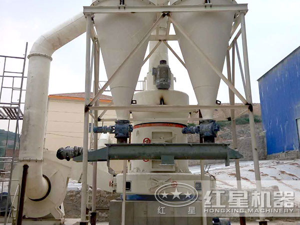 石灰石磨粉機(jī)工作現(xiàn)場(chǎng)