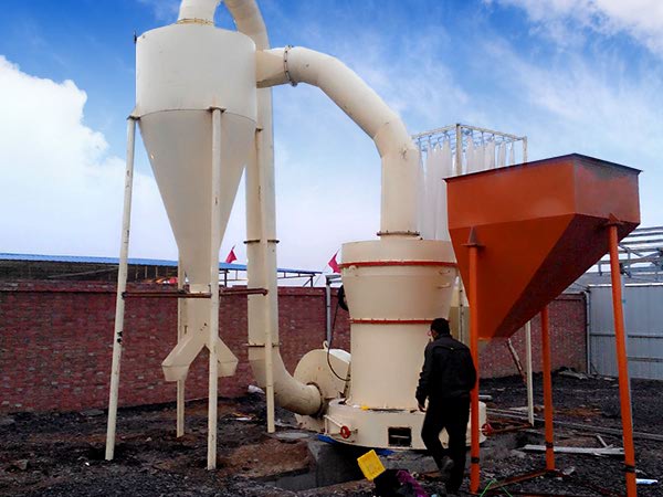 大型重晶石磨粉機(jī)現(xiàn)場(chǎng)圖